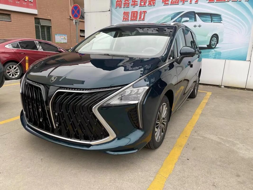 风行游艇7座车价格及图片2023款／风行七座车价格图片